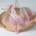 Branche de feuilles de Caladium artificielles roses à 5 branches pour décoration d'intérieur - Rose clair à veines vertes