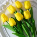 Ramo de flores artificiales tulipanes mini de PU para decoracion del hogar y arreglos de bodas. - Amarillo