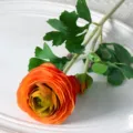 Künstliche beflockte Ranunkel Blume einzelner Stiel Deko für Tisch Dekorationen. - Orange