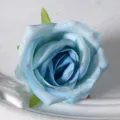 Kunstmatig blauw rozenbloemhoofd voor huwelijksdecoratie, bloemenwand, handgemaakt zijdemateriaal. - Blauw