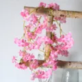 Guirnalda de flores de cerezo artificiales rosa para decoración de bodas en casa - Enredaderas de 135 flores de cerezo (rosa oscuro)