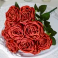 Bouquet di rose artificiali rosso scuro, 10 teste fiori in velluto per decorazione nozze. - Colore caramello