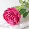 Fausse fleur de rose artificielle en soie pour dénoration de maison mariage et accessoire photo. - Rose rouge