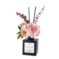 Dekoratives künstliches Blumen-Duftstäbchen-Set mit schwarzer quadratischer Flasche. - Kirschblüten-Geschichte