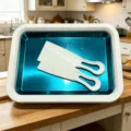 Mini sorbetière instantanée sans électricité avec plaque bleue et deux spatules. - Machine à crème glacée roulée blanche