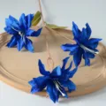 Fleurs de lys bleues artificielles 3 têtes tiges en soie fausses fleurs déco maison mariage photo - Bleu