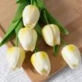 Variété de bouquet de fleurs de tulipes artificielles en PU mini, fleurs jaunes avec feuillage. - Beige