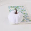 Decoration de citrouille floquee blanche, ornement en peluche pour fete d'Halloween et automne. - Blanc