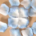 Pétales de rose artificiels bleu blanc pour décoration de mariage fête proposition de pièce. - Bord Bleu Ciel