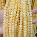 Details de perles rondes en pierre jaune, ideales pour la creation de bijoux DIY personnalises. - 6mm / Jade Beige