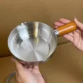 Petite casserole en acier inoxydable avec manche en bois et deux becs pour cuisine - Marmite à nouilles instantanées 14 cm