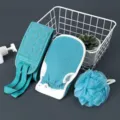 Blauwe exfoliërende badset met rugstrap, washand en spons voor een grondige en effectievereiniging. - Hemelsblauw