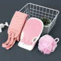 Roze exfoliërende badspons rugscrubber en handschoen set, zacht douche reinigingsaccessoire. - Lichtroze