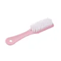Cepillo de limpieza multifuncional con cerdas blancas y mango de plástico rosa para zapatos. - Rosa