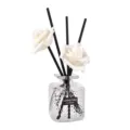 Set de difusor de aroma para hogar con botella de vidrio y varillas de flores blancas. - Rosa de Tierra de Nadie