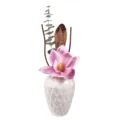 Jarrón difusor de aroma de cerámica blanca con flor de magnolia rosa y arreglo botánico seco. - Oriente aterciopelado (nota de lino) / 60 ml de aceite esencial de regalo