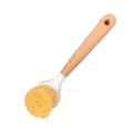 Küchenreinigungsbürste mit Holzgriff, weißem Hals und gelben Borsten zum Spülen von Töpfen. - Holzgriff-Stil