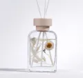 Frasco de difusor de aroma de vidrio decorativo con flores secas y varillas 100ml - Té Blanco de Hotel