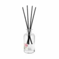 Nordischer minimalistischer Glas-Duftdiffusor mit schwarzen Stäbchen und Rosenetikett. - Samtige Rose / 100ml