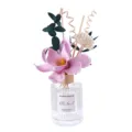 Eleganter Raumdiffusor mit rosa Blumendekor, langanhaltender Duft im Glasflakon. - 120ML / Tuberose & Engelwurz