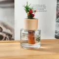 Aromatherapie Duftdiffusor Flasche mit Holzdeckel, Zimtstange und Trockenblumen Dekor für Zuhause. - Rose & Weißer Moschus