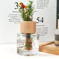 Duftdiffusor mit Zimt und Trockenblumen in Glasflasche für schöne Tischdekoration zu Hause. - Englische Birne & Weißer Moschus