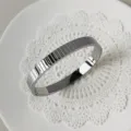 8mm poliertes Edelstahl-Armreif im gestreiften Uhrenarmband-Stil in Silberoptik - Silber