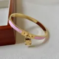 Goldener Edelstahl-Armreif mit rosa Emaille und Forever Love Schlossanhänger - Rosa