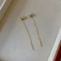 Elegante goldene Edelstahlohrringe mit Schleife und funkelnden Zirkonia-Kristallen - Schleife Ohrfaden / Weiß