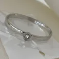 Elegante bracciale rigido in acciaio inossidabile argento con pendente a goccia di cristallo - Bracciale a Goccia 6mm / Argento