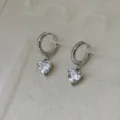 Silberne Herz-Zirkon-Anhänger-Creolen aus Edelstahl für Damen, anlauffreier Schmuck - Herz Zirkonia Creolen / Silber