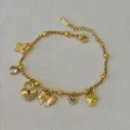 Armband aus 18k vergoldetem Edelstahl mit verschiedenen Herz- und Schleifenanhängern - Strass Herzschleifen-Stil / Gold