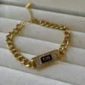 Exquisites vergoldetes Gliederketten-Armband mit S-Logo-Mittelstück und Zirkon-Besatz - Schwarze Emaille S Buchstabe Kettenarmband