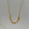 Elegante Halskette mit 18 Karat Vergoldung, Schleifendesign und funkelnden Kristallen. - Schleifen-Stil (Halskette)