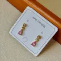 Elegante minimalistische Vintage-Ohrringe aus Titanstahl mit rosa Zirkonia-Wassertropfen - Runde Zirkonia Ohrstecker / Hellrosa Wassertropfen