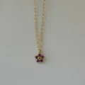 Halskette aus 18k vergoldetem Titanstahl mit einem lila fünfblättrigen Blumenanhänger - 8mm Violette Blume Anhänger Halskette
