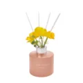 Rosa Raumduft Diffusor Flasche mit gelben Blumen und weißen Stäbchen für Zuhause. - Duftblüte / 120ML