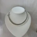Elegante doppellagige Halskette aus Glasperlen und Edelstahl-Cuban-Kette mit T-Verschluss. - Doppellagige Perlenkette / Stahlfarben