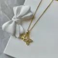 Elegant gold plated double clover pendant necklace with sparkling zirconia inlay - Necklace / Gold