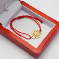 Rotes geflochtenes Seilarmband mit einem goldenen Hamsa-Hand-Anhänger aus Edelstahl - Rote Kordel Hand