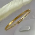 Elegante bracciale rigido in acciaio titanio dorato da 4 mm con zirconi lucidi - Bracciale rigido con zirconi a barra da 4 mm / Oro