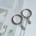 Flat keyring metal accessories with four-link chain for DIY handmade keychain making, detail view. - 30mm Flat Ring & 4-Link Twist Chain