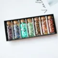 Luxe geschenkset van 7 natuurlijke kristalstenen in mini glazen wensflesjes met kurken dop - 7-kleuren set natuursteen split