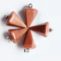 Pendente con cristallo di pietra dorata esagonale a cono collana gioiello elegante accessorio - Pietra del Sole Sintetica