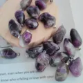 Pendentif en cristal violet irrégulier naturel collier accessoires DIY pour la bijouterie. - Irrégulier