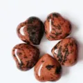 15mm herzförmige Rhodonit-Naturstein-Ornamente zur Dekoration - 5 Stück / Mahagoni-Obsidian