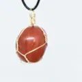Collana con ciondolo in agata rossa naturale avvolta in filo metallico e cordino nero - Diaspro Rosso