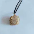 Collana artigianale con pendente in pietra naturale agata e cordino in cuoio nero - Diaspro Paesaggio