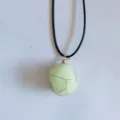 Collana minimalista con ciondolo in agata verde naturale avvolto in filo e cordino nero. - Pietra luminescente