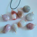 Selezione di ciondoli colorati in agata naturale e cristallo per collane artigianali - Agata Cremisi